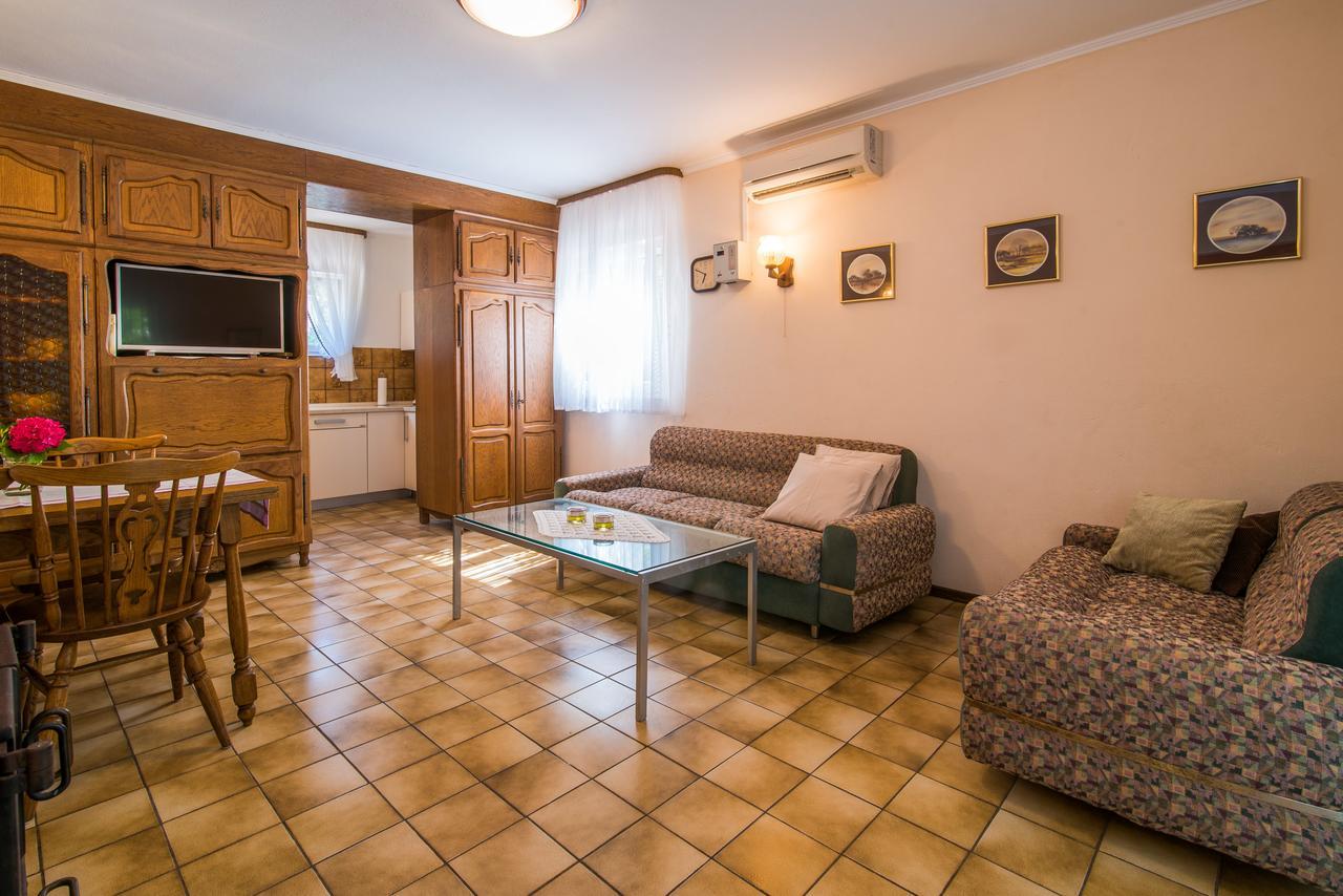 Apartments Palme Malinska Exterior foto